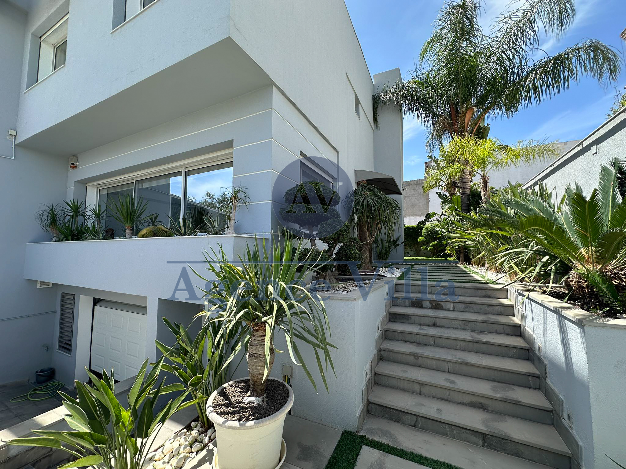 La Marsa Berge Du Lac Location Duplex Une villa s3 meubl au lac2