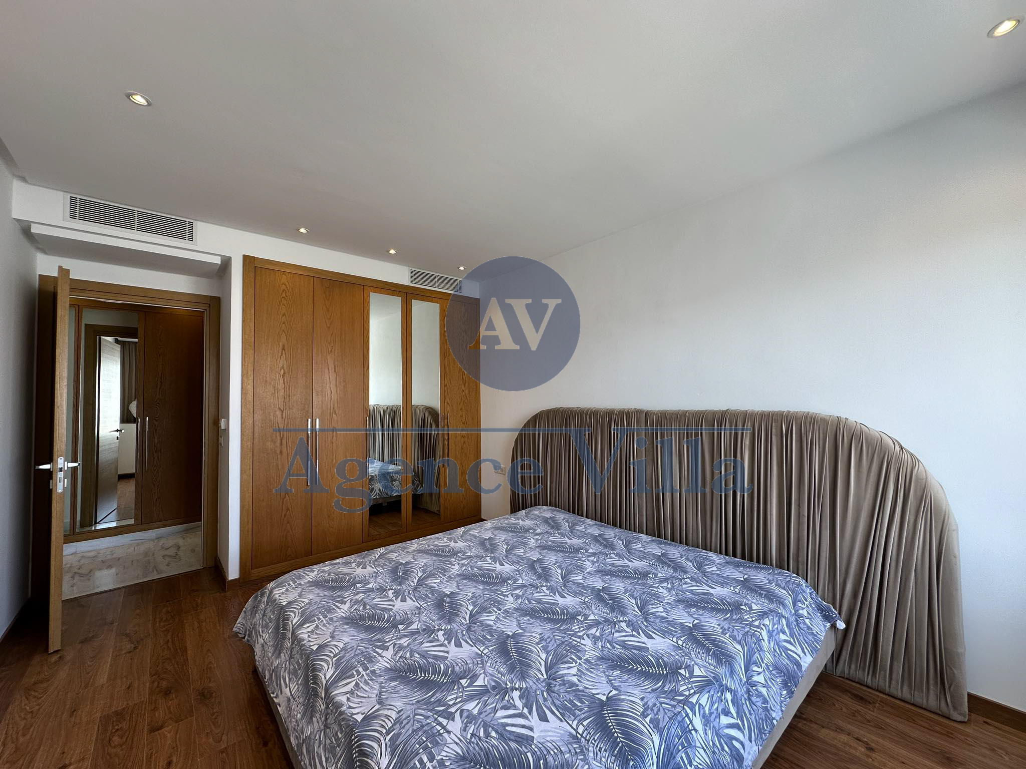 La Marsa Berge Du Lac Location Duplex Une villa s3 meubl au lac2