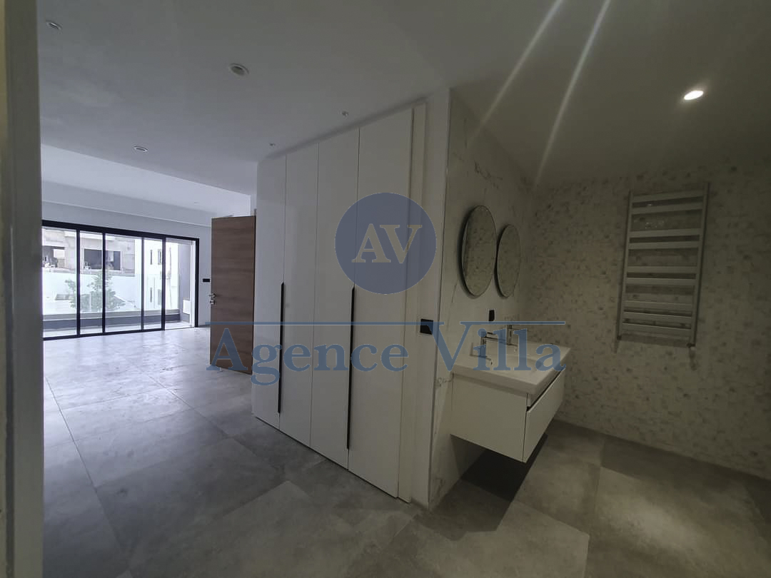 La Marsa Gammart Location Duplex Un triplex  gammarth avec piscine et jardin