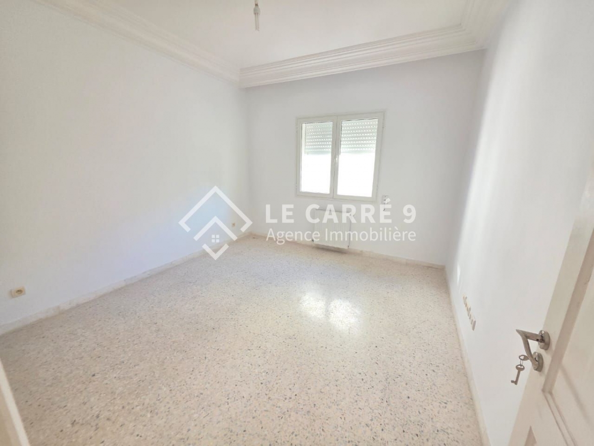 La Marsa El Aouina Location Appart. 3 pices Un s2 de 120m2  cit les palmeraies