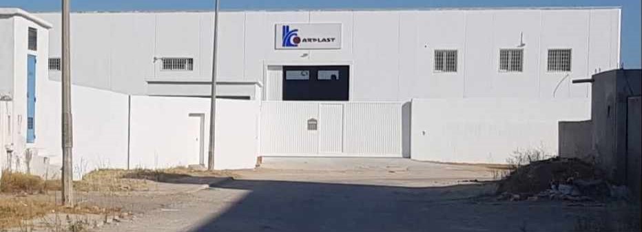 Raoued&nbsp;Ariana Essoughra&nbsp;Terrain&nbsp;Terrain nu&nbsp;11 415 m2 avec b�timent 1900m2 z ind chotrana