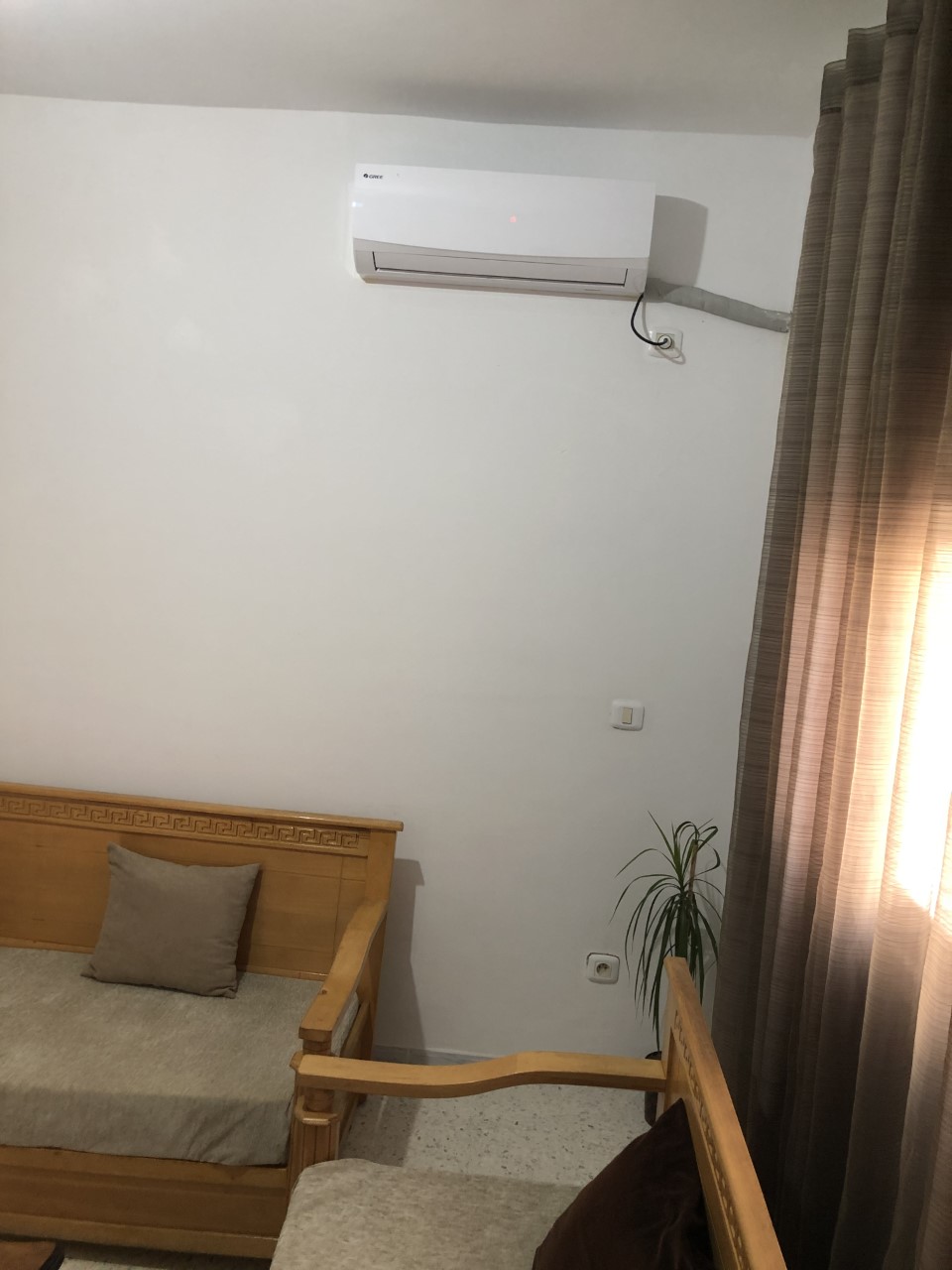 Raoued Jaafar 1 Location Appart. 3 pices Appart neuf de 3 pices meubl et climatis