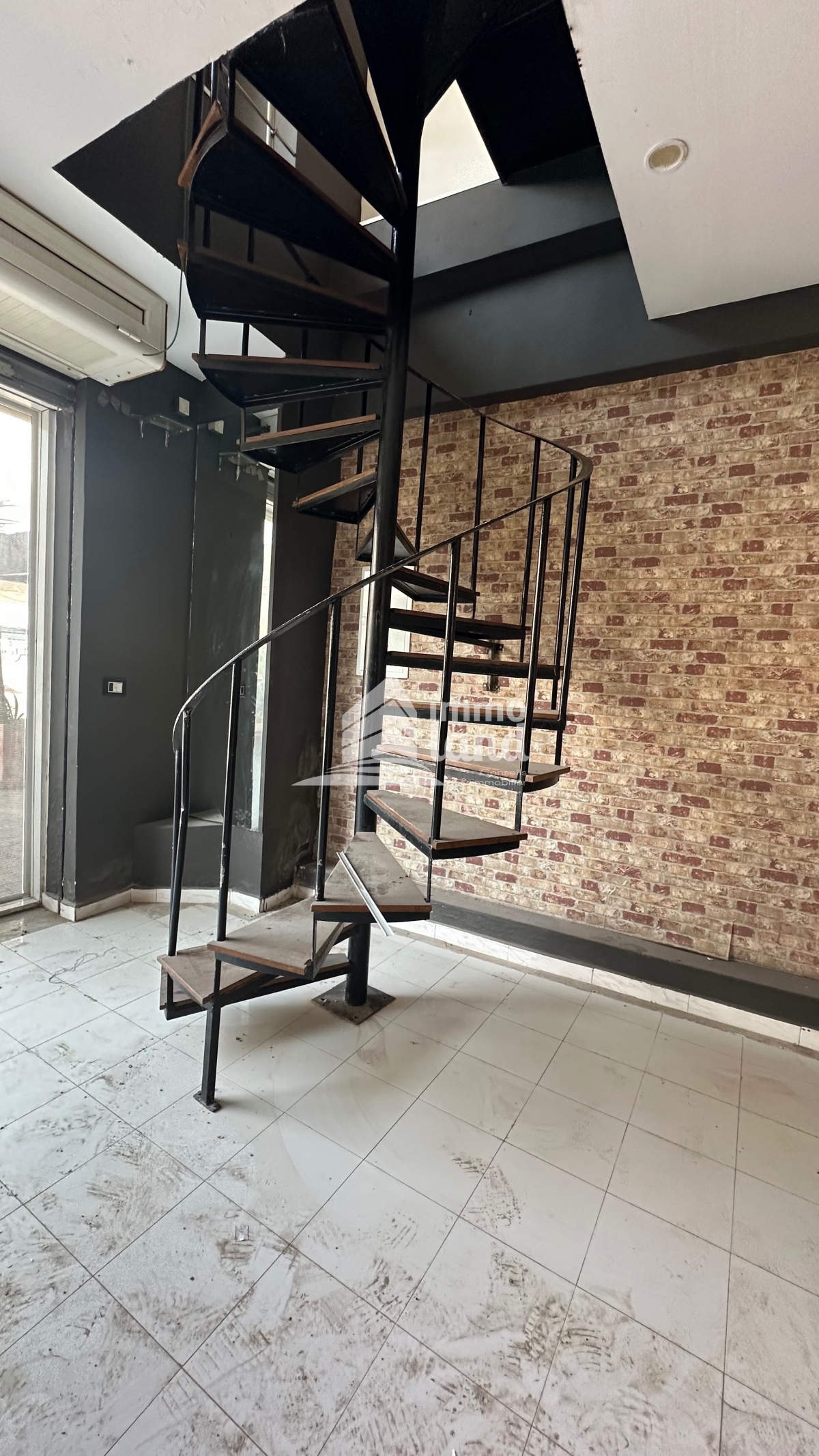 La Marsa Cite Erriadh Location Surfaces Local commercial sur deux niveaux