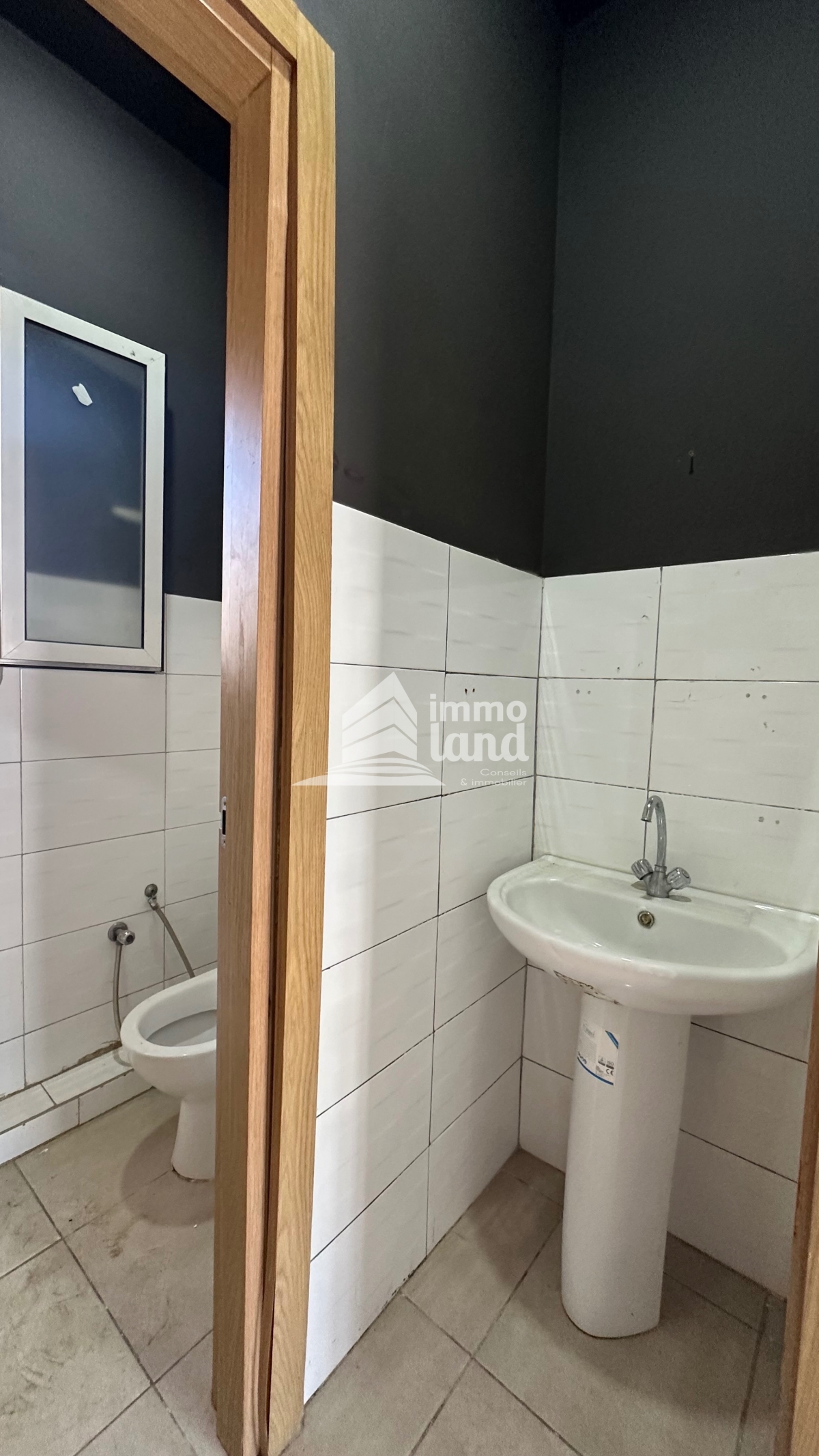 La Marsa Cite Erriadh Location Surfaces Local commercial sur deux niveaux