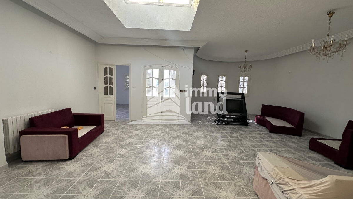 La Marsa Cite Du Stade Location Appart. 3 pices Etage de villa s3  cit du stade