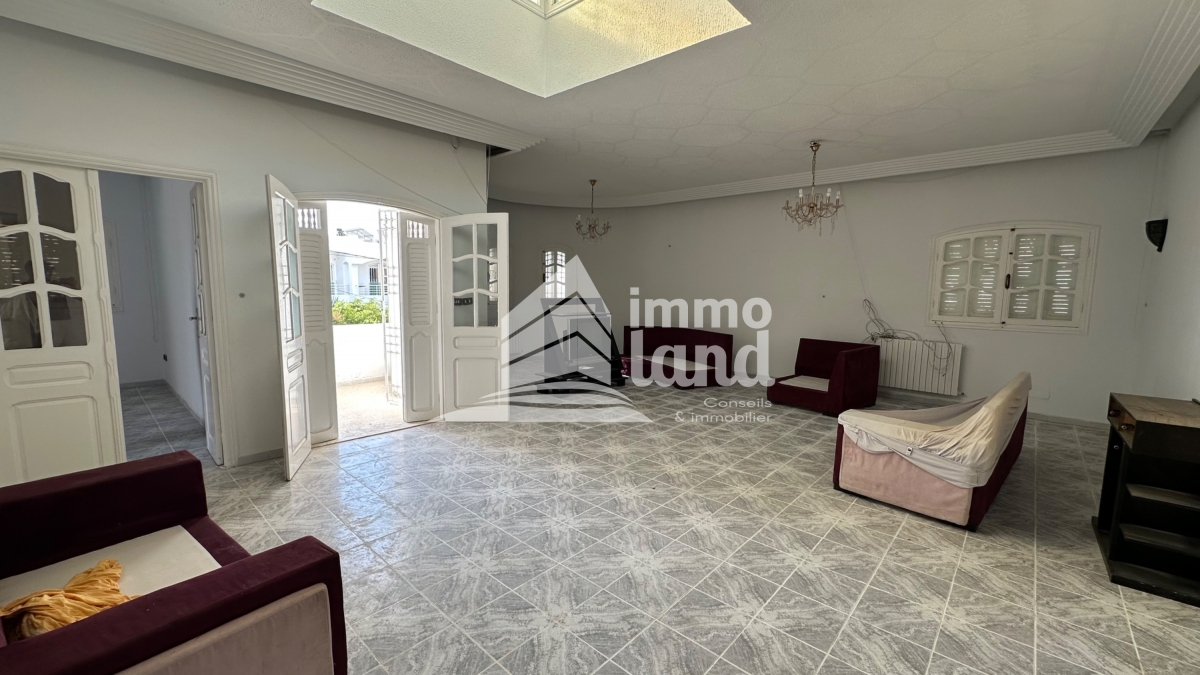 La Marsa Cite Du Stade Location Appart. 3 pices Etage de villa s3  cit du stade