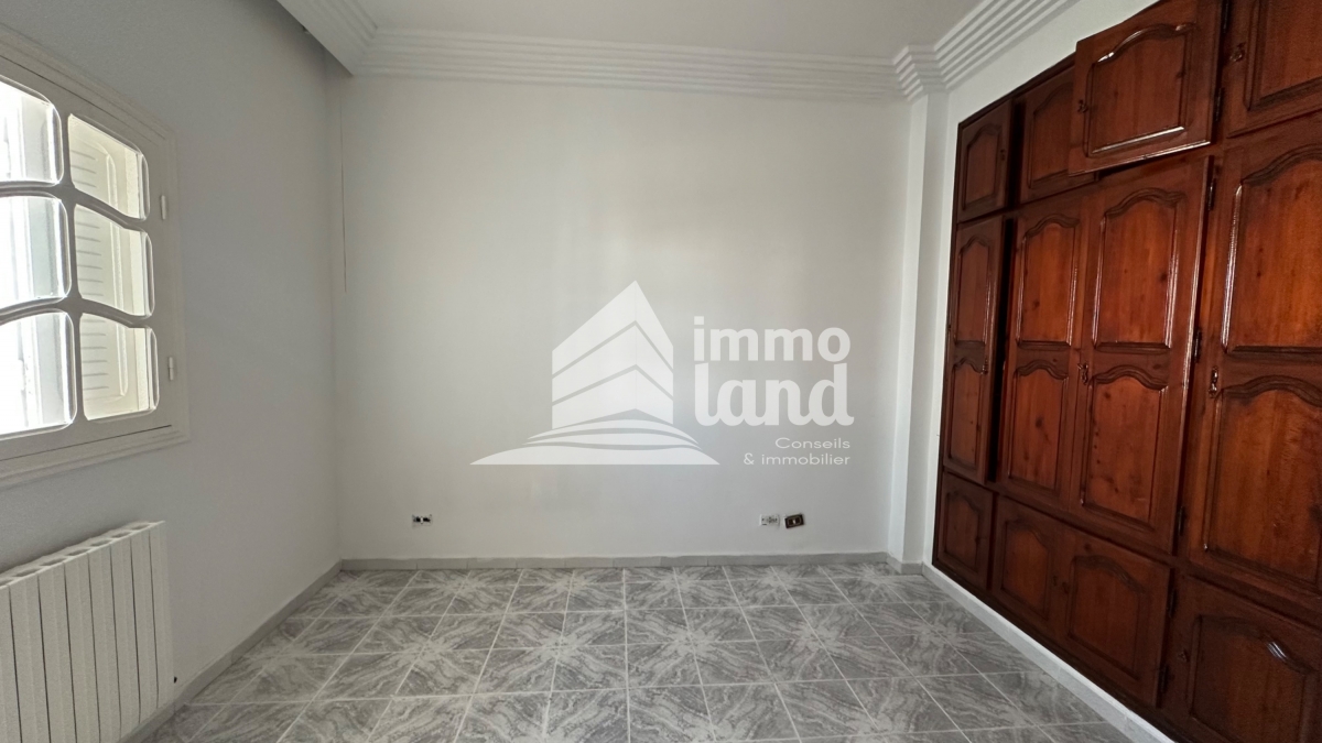 La Marsa Cite Du Stade Location Appart. 3 pices Etage de villa s3  cit du stade