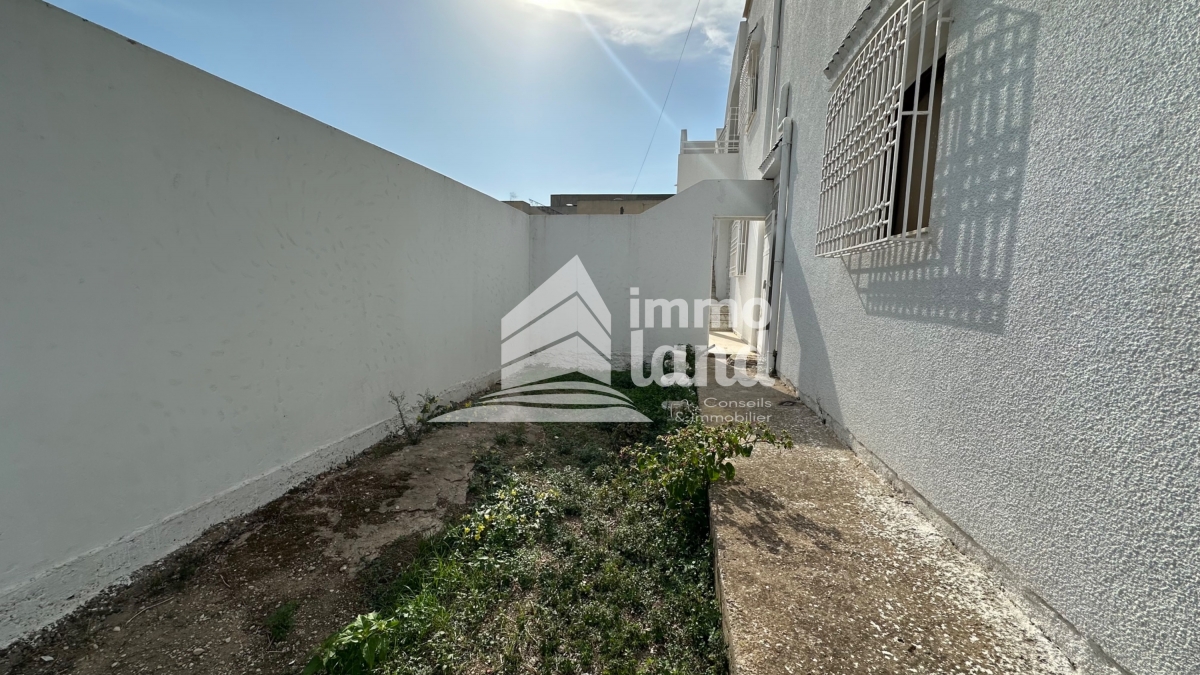 La Marsa Cite Du Stade Location Appart. 3 pices Etage de villa s3  cit du stade