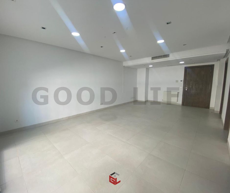 Ain Zaghouan Jardins de Carthage Bureaux & Commerces Bureau Spacieux open space avec un bureau aux jdc