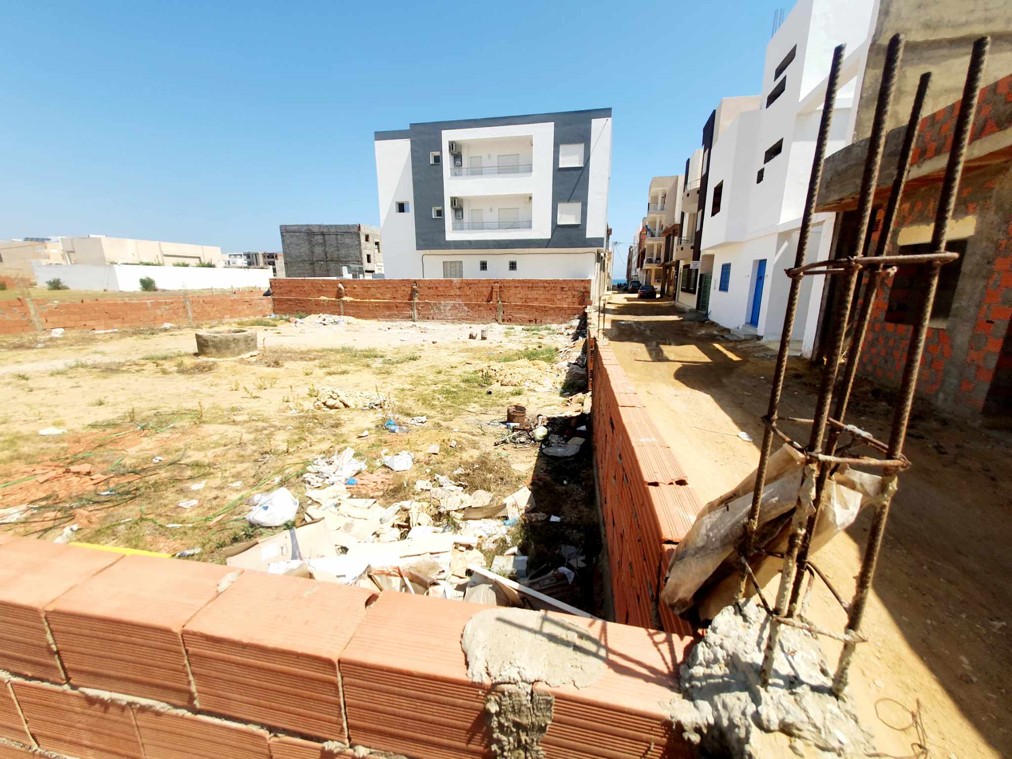 Hammam El Ghezaz Ezzahra Terrain Terrain nu Terrain loin de la plage  ezzahra klibia