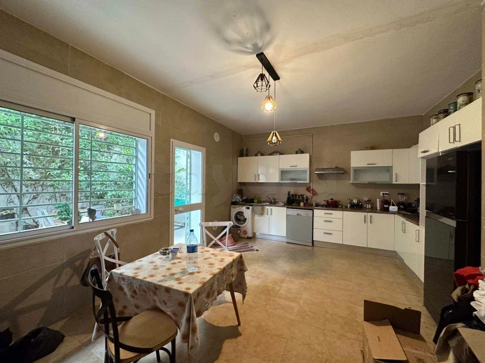 Ariana Ville Cite Ennasr 2 Location Maisons Triplex s5 haut standing avec jardin  ennasr 2