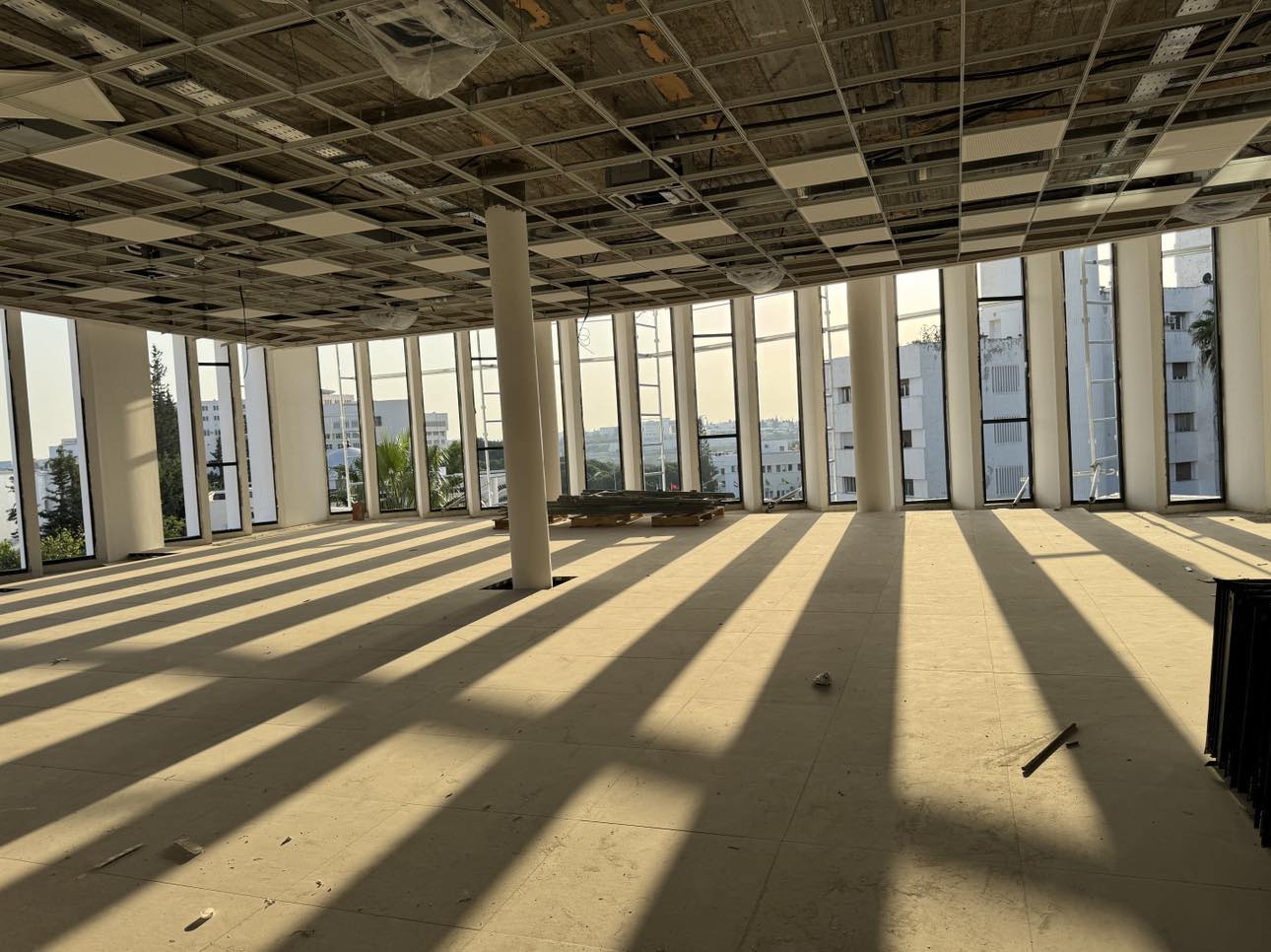 El Menzah&nbsp;Mutuelle Ville&nbsp;Bureaux & Commerces&nbsp;Bureau&nbsp;Super bureau 1350 m2 ths � notre dame manar