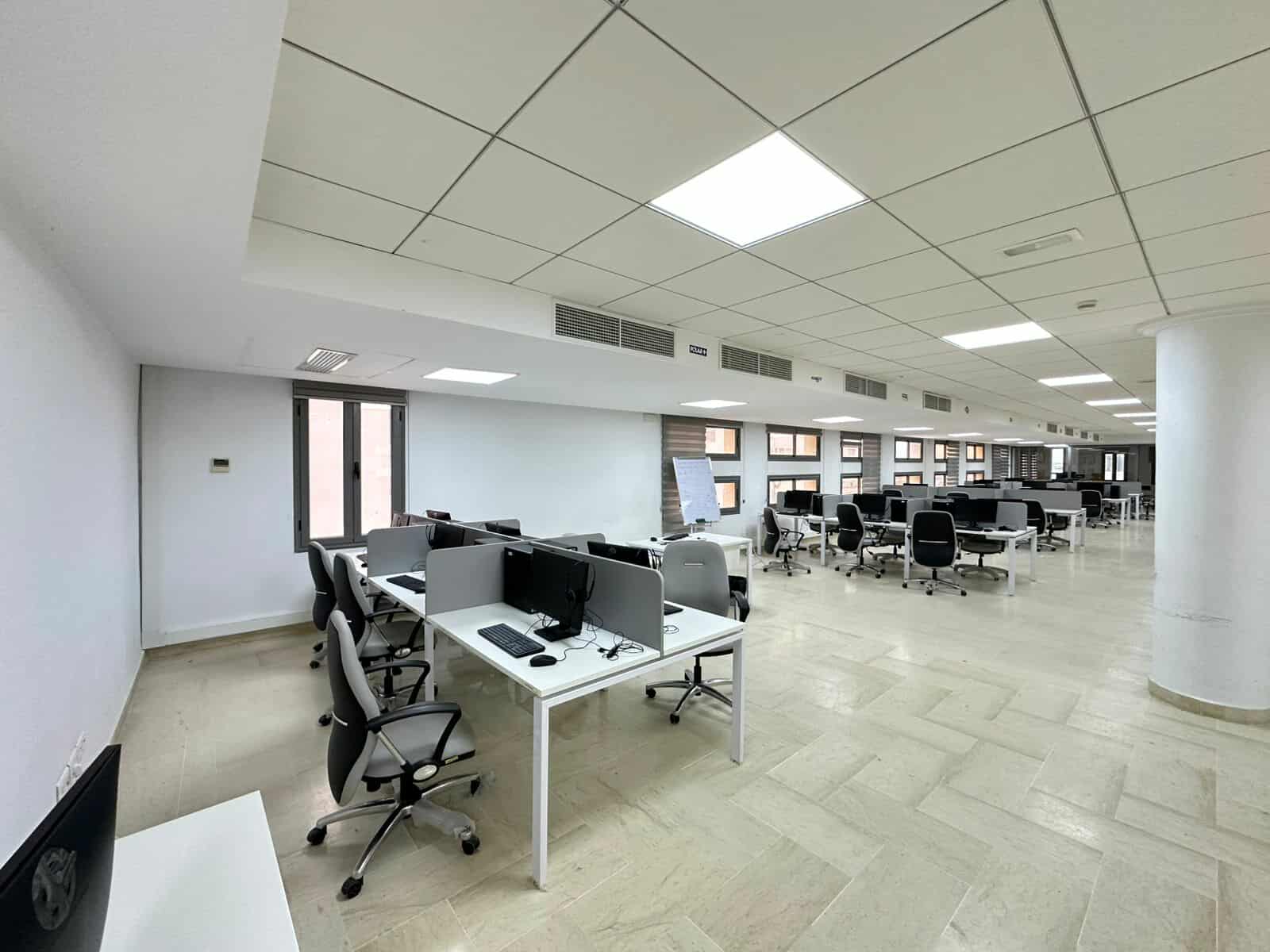 El Kram Le Kram Location Autre Immeuble hst 2300 m en open space au kram