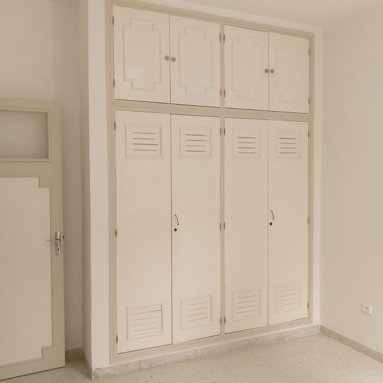 Ariana Ville El Menzah 6 Location Appart. 5 pices+ Un tage de villa de 5 pices  menzah6