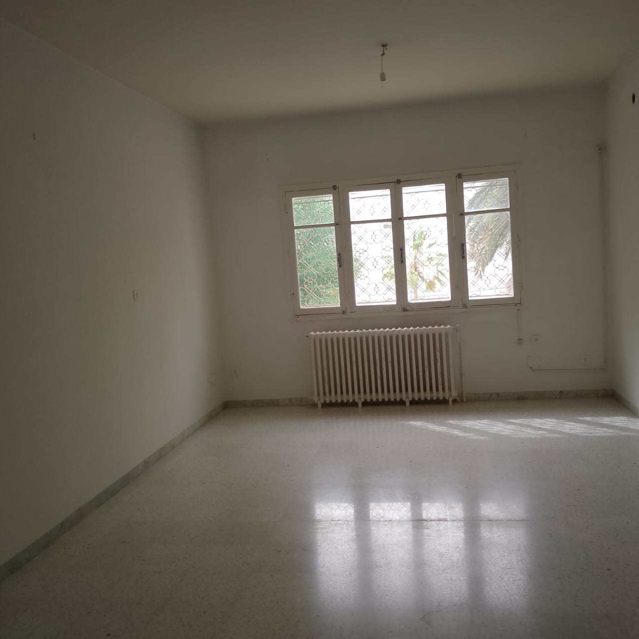 Ariana Ville El Menzah 6 Location Appart. 5 pices+ Un tage de villa de 5 pices  menzah6