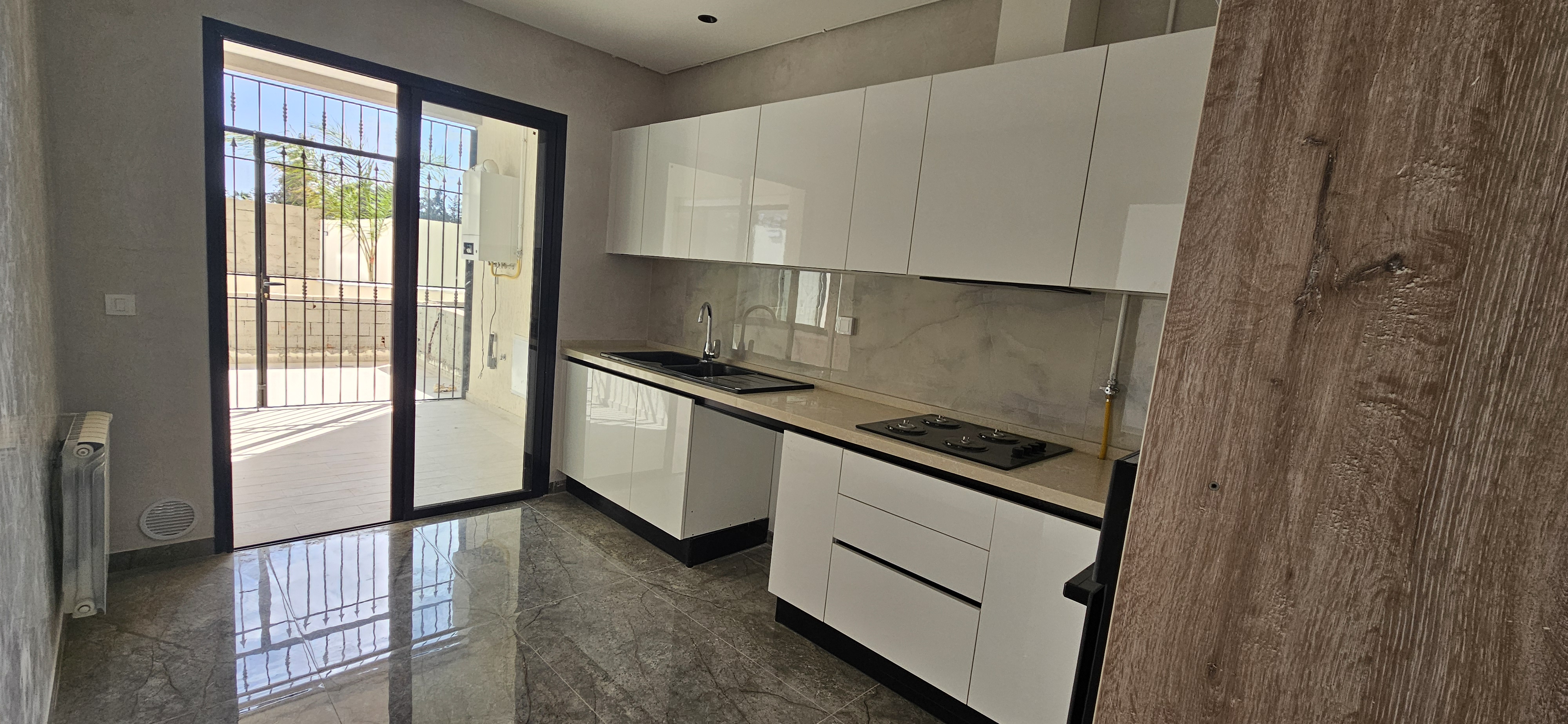 La Marsa Sidi Daoud Location Appart. 4 pices S3 neuf avec 2terrasses  la soukra niveau factory