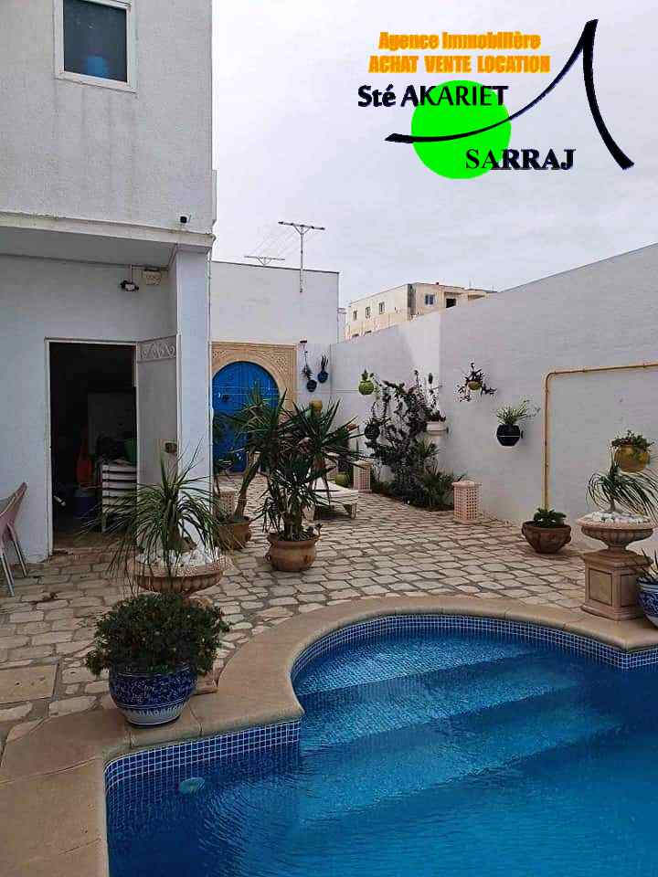 Akouda Chatt Meriem Vente Maisons Villa avec piscine au 2me position de la plage
