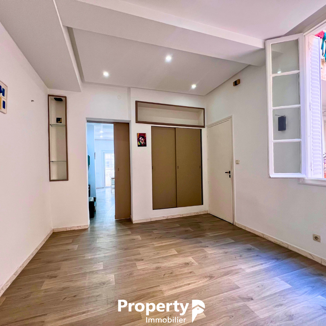 Bab Bhar Montplaisir Bureaux & Commerces Bureau Bureau 4 pices avenue hedi nouira centre ville