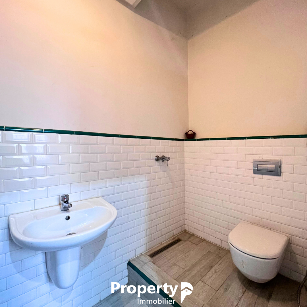 Bab Bhar Montplaisir Bureaux & Commerces Bureau Bureau 4 pices avenue hedi nouira centre ville