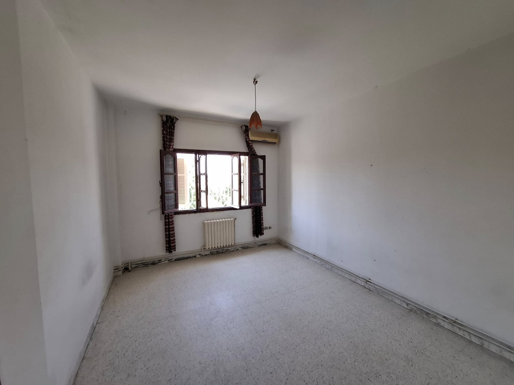 El Mourouj&nbsp;Cite El Mourouj 3 Bis&nbsp;Vente&nbsp;Duplex&nbsp;Duplex s6 sur 3 niveaux mourouj 5