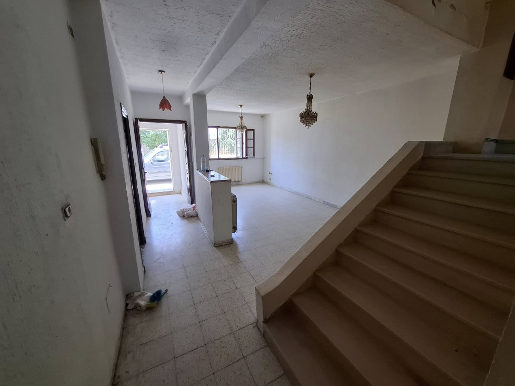 El Mourouj&nbsp;Cite El Mourouj 3 Bis&nbsp;Vente&nbsp;Duplex&nbsp;Duplex s6 sur 3 niveaux mourouj 5