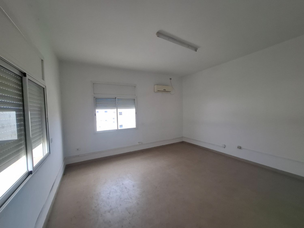 Fouchana&nbsp;Zone Industrielle El Meghira&nbsp;Bureaux & Commerces&nbsp;Bureau&nbsp;Bureau h4 � mghira