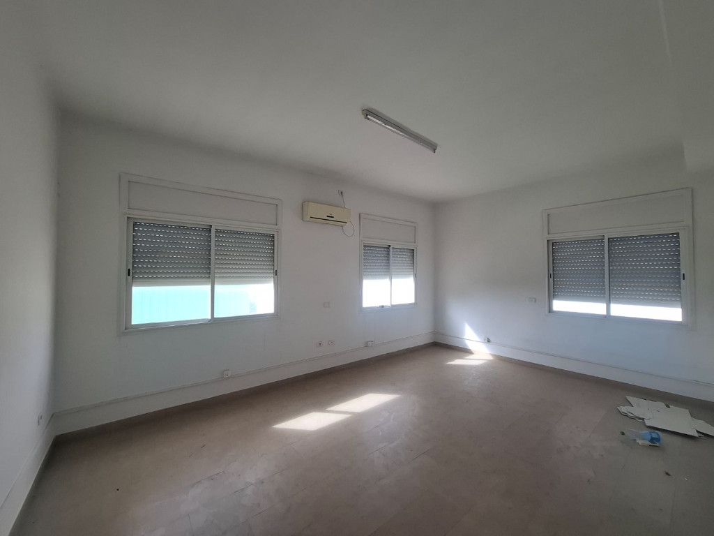 Fouchana&nbsp;Zone Industrielle El Meghira&nbsp;Bureaux & Commerces&nbsp;Bureau&nbsp;Bureau h4 � mghira