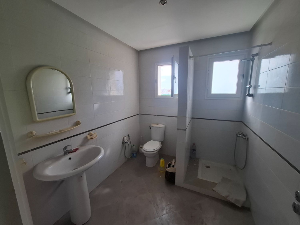 Fouchana&nbsp;Zone Industrielle El Meghira&nbsp;Bureaux & Commerces&nbsp;Bureau&nbsp;Bureau h4 � mghira