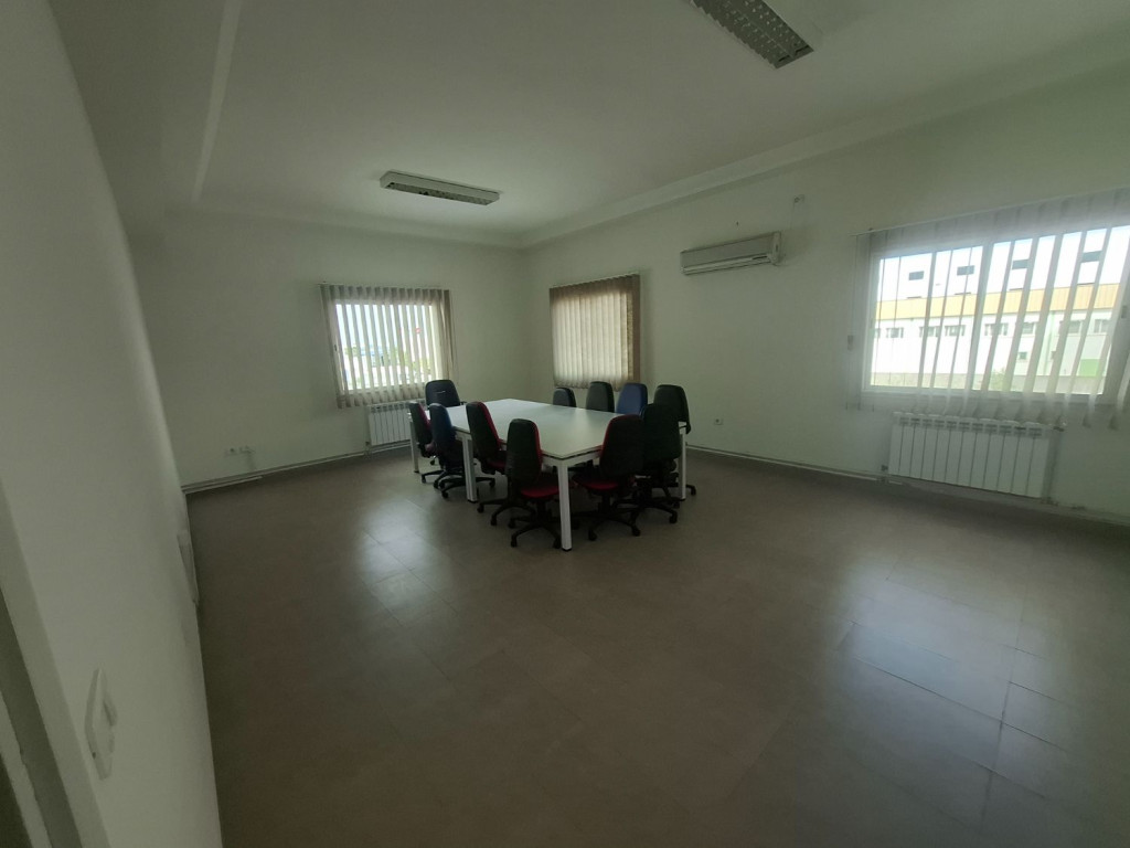 Fouchana&nbsp;Zone Industrielle El Meghira&nbsp;Bureaux & Commerces&nbsp;Bureau&nbsp;Bureau meubl� 5p zi mghira