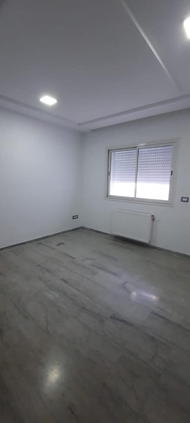 Ben Arous Ben Arous Location Appart. 4 pices Bureau sur la route principale ben arous