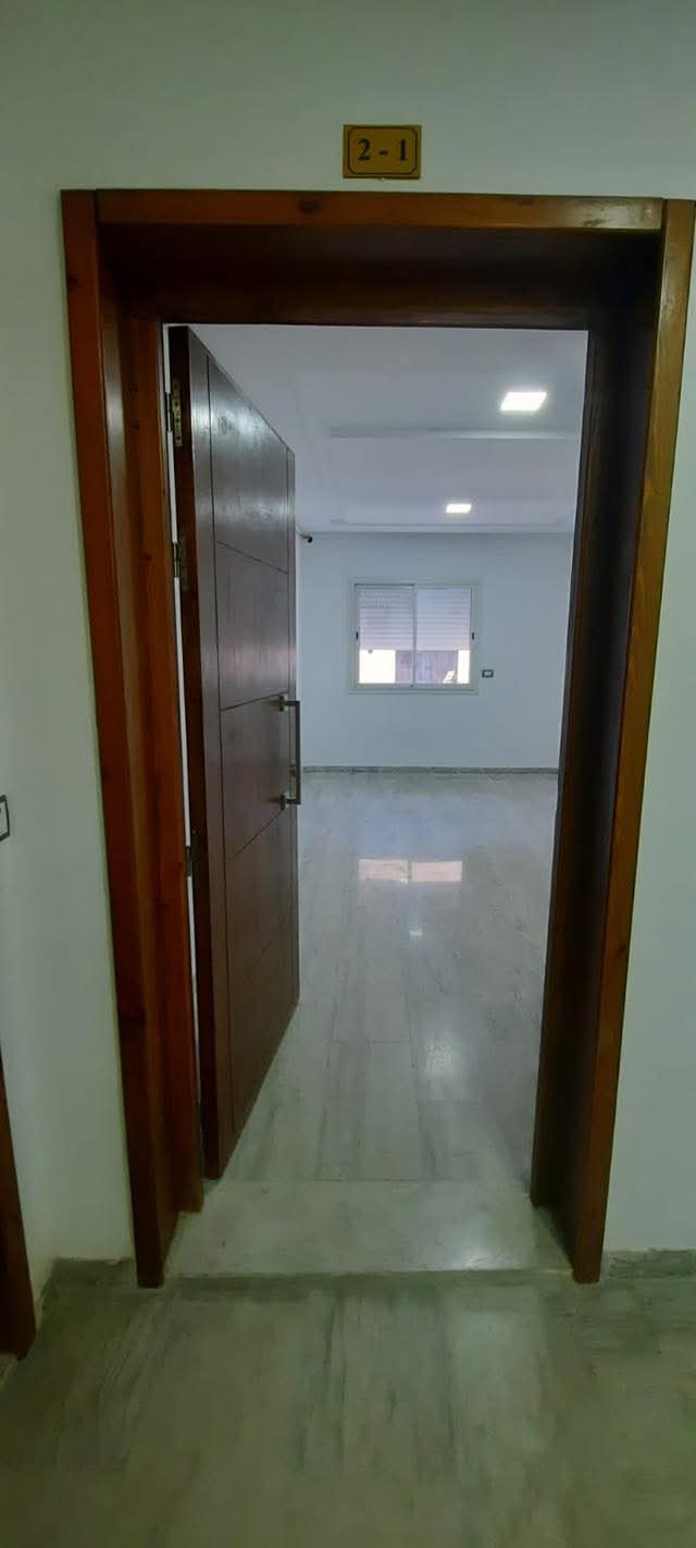 Ben Arous Ben Arous Location Appart. 4 pices Bureau sur la route principale ben arous