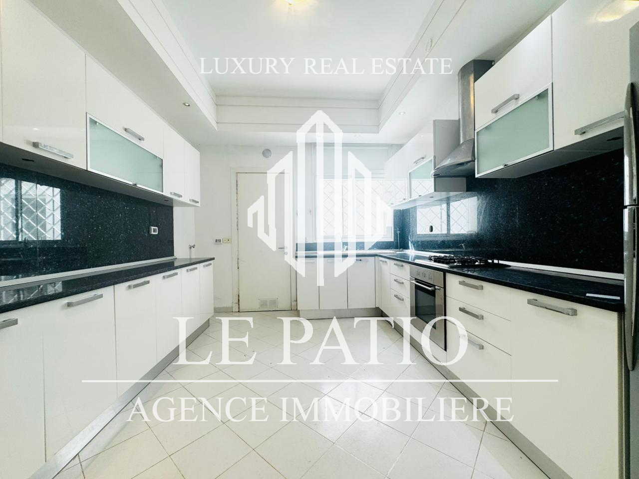 La Marsa&nbsp;Gammart&nbsp;Location&nbsp;Maisons&nbsp;Villa s5 avec grand jardin et piscine