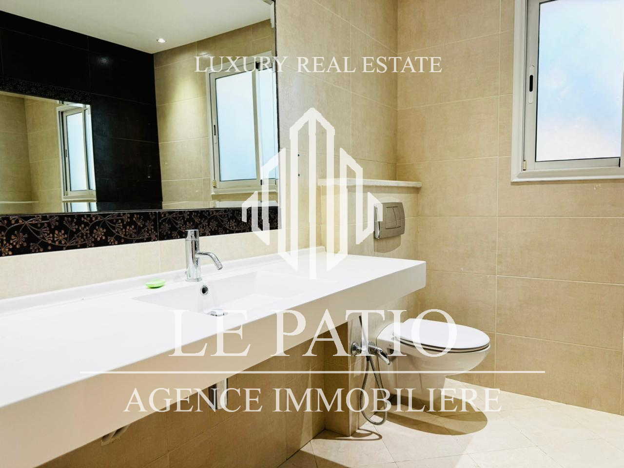 La Marsa&nbsp;Gammart&nbsp;Location&nbsp;Maisons&nbsp;Villa s5 avec grand jardin et piscine