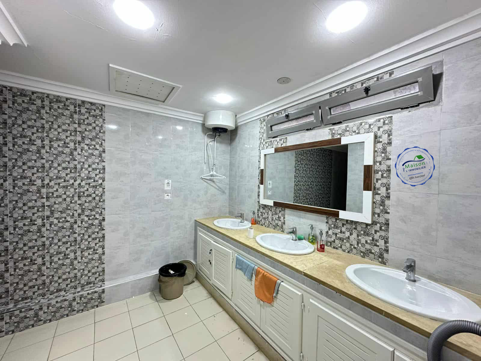 Bab Bhar Montplaisir Location Autre Plateau 400 m open space et 5 pices  montplaisir