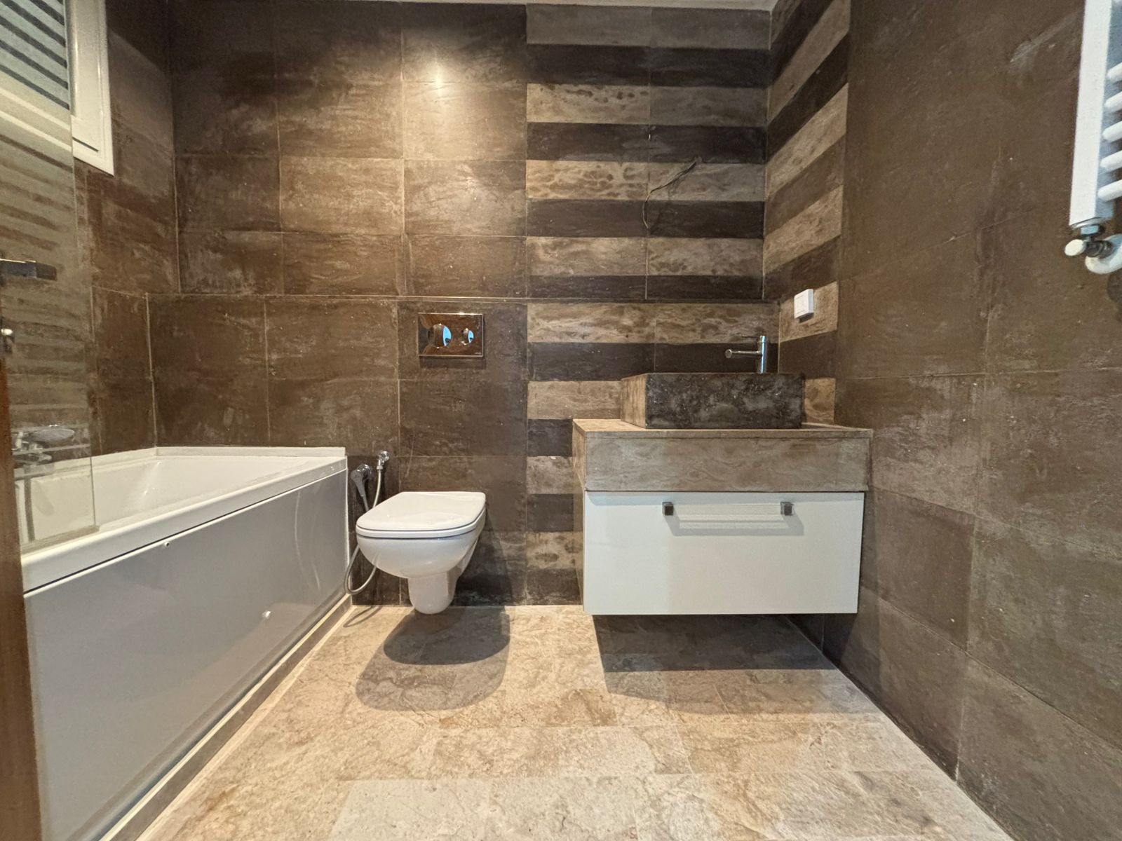 La Soukra La Soukra Location Appart. 4 pices Appt s3  la soukra fattouma bourguiba