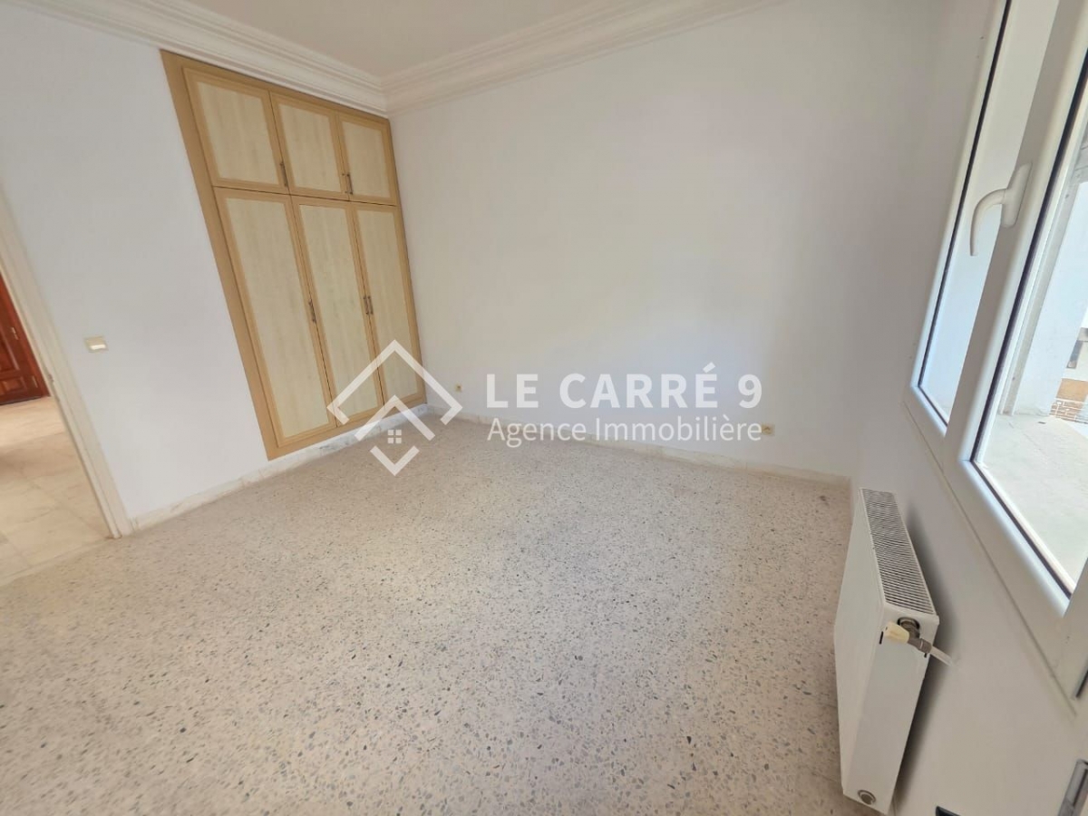 La Marsa El Aouina Location Appart. 3 pices S2 de 120m2  cit les palmeraies