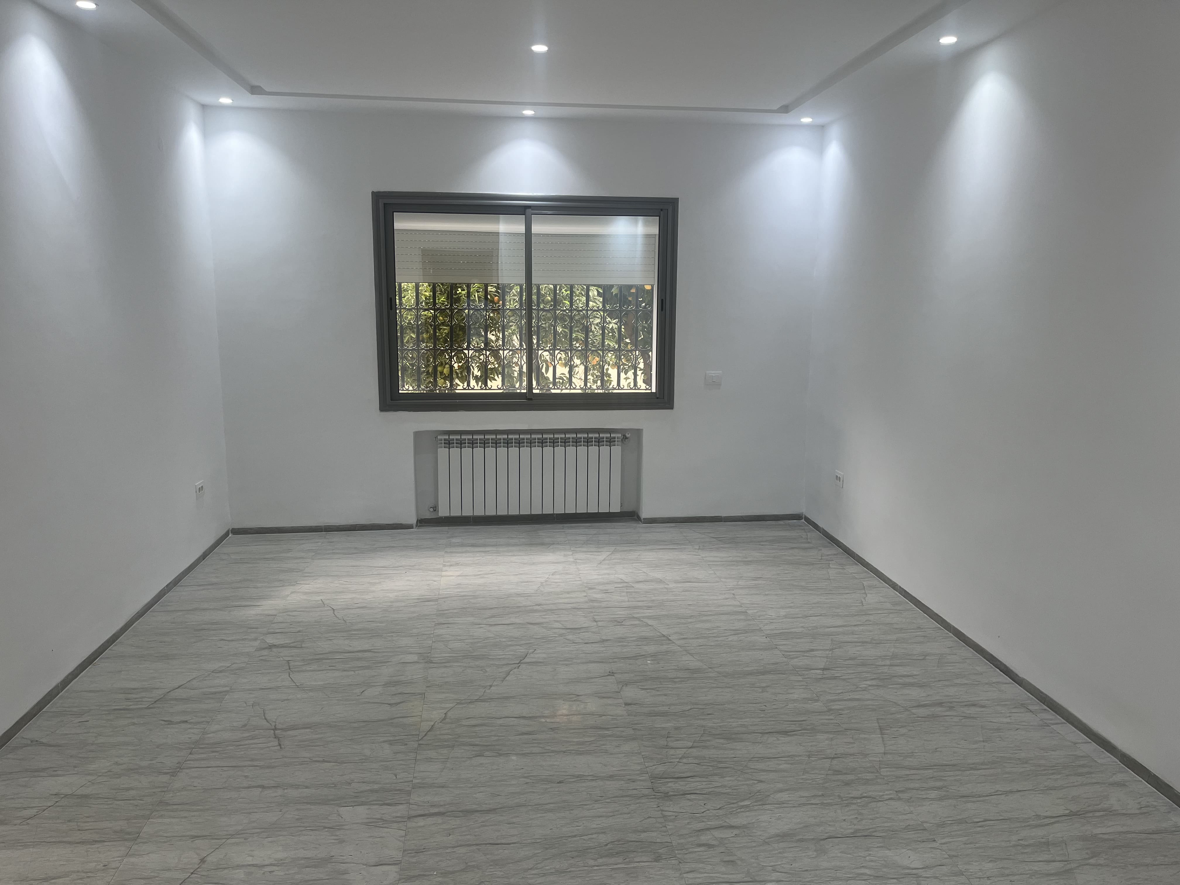 Ariana Ville&nbsp;El Menzah 5&nbsp;Vente&nbsp;Maisons&nbsp;Rdc s3 avec 2 terrasses entr�e ind�pendante