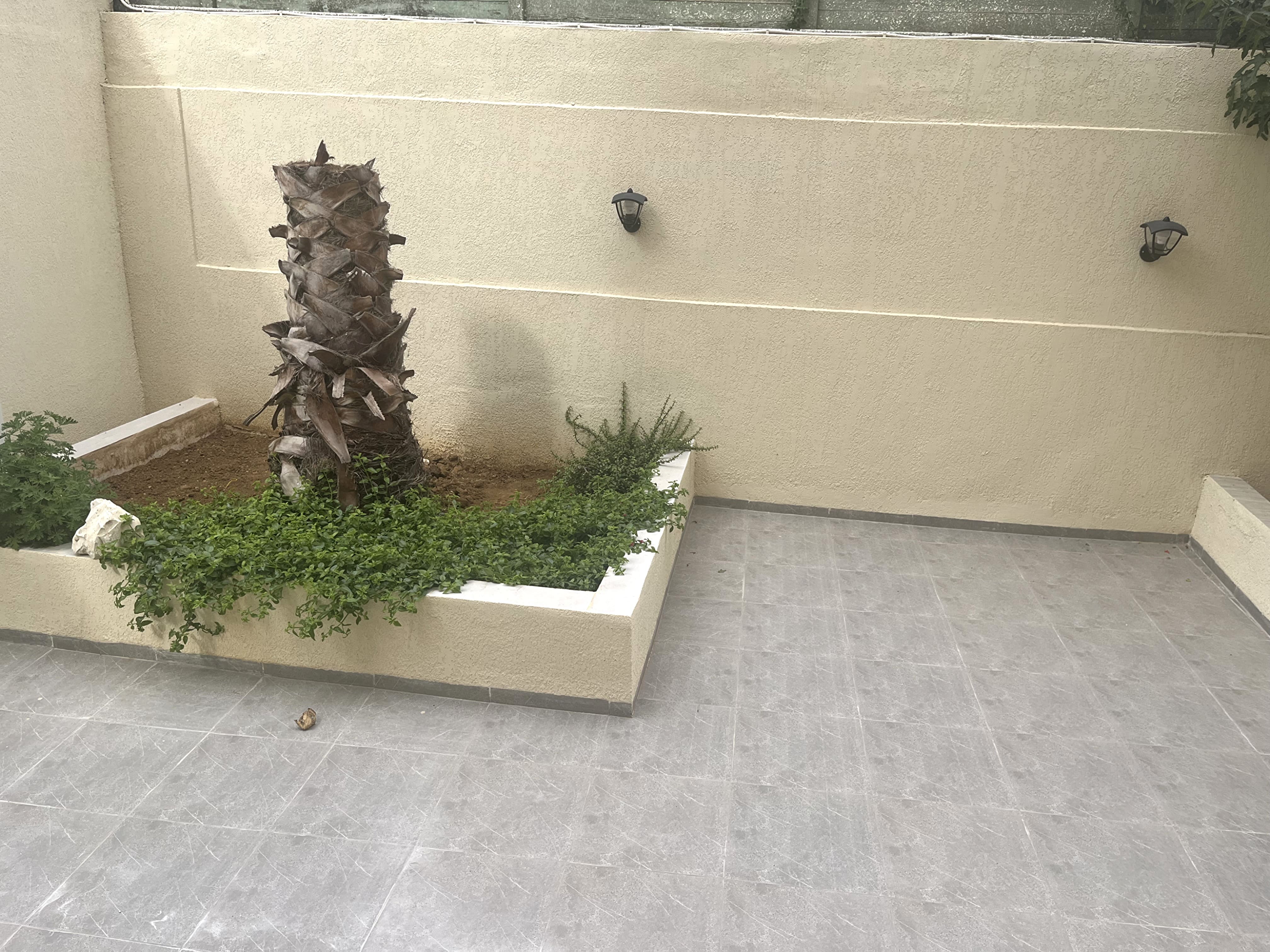 Ariana Ville&nbsp;El Menzah 5&nbsp;Vente&nbsp;Maisons&nbsp;Rdc s3 avec 2 terrasses entr�e ind�pendante