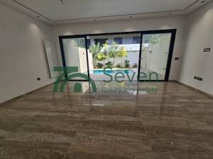 La Soukra&nbsp;Chotrana 1&nbsp;Vente&nbsp;Maisons&nbsp;Un triplex en  s3 avec piscine   la ref275a