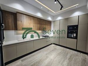 La Soukra&nbsp;Chotrana 1&nbsp;Vente&nbsp;Maisons&nbsp;Un triplex en  s3 avec piscine   la ref275a