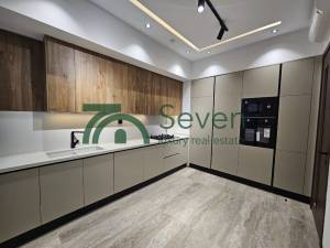 La Soukra&nbsp;Chotrana 1&nbsp;Vente&nbsp;Maisons&nbsp;Un triplex en  s3 avec piscine   la ref275a