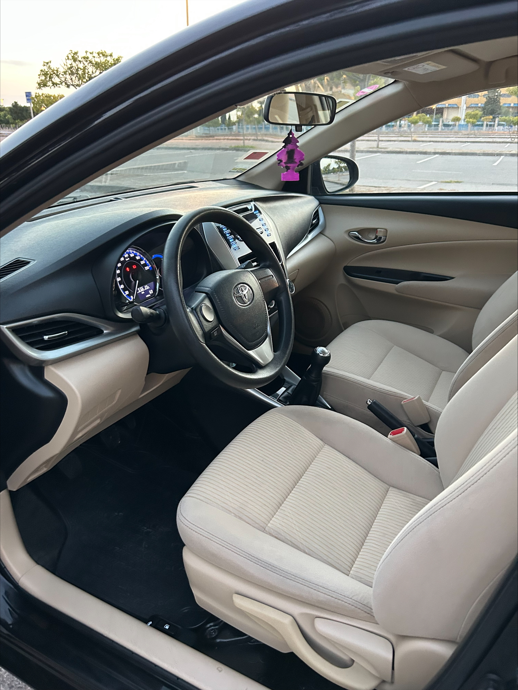 La Marsa Berge Du Lac Toyota Yaris Toyota yaris sedan elegance