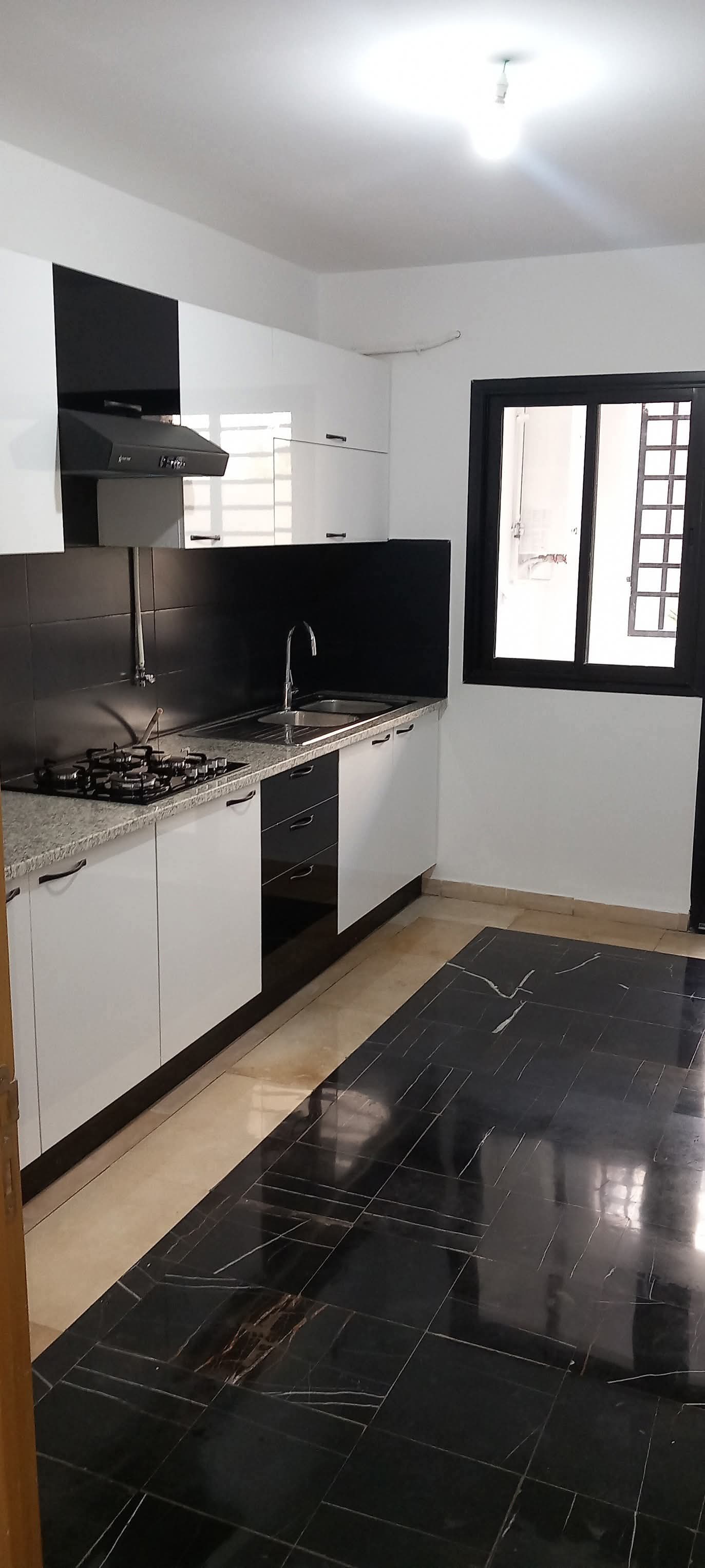 La Marsa&nbsp;El Aouina&nbsp;Location&nbsp;Appart. 3 pi�ces&nbsp;S plus 3 a cite wahat aouina