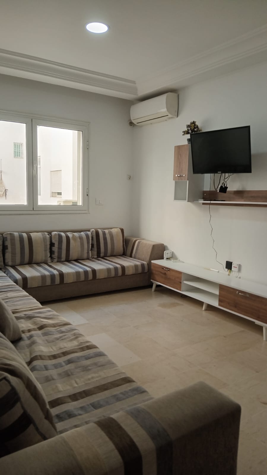 Ain Zaghouan Ain Zaghouan Location Appart. 2 pices S plus un meubl  l'aouina