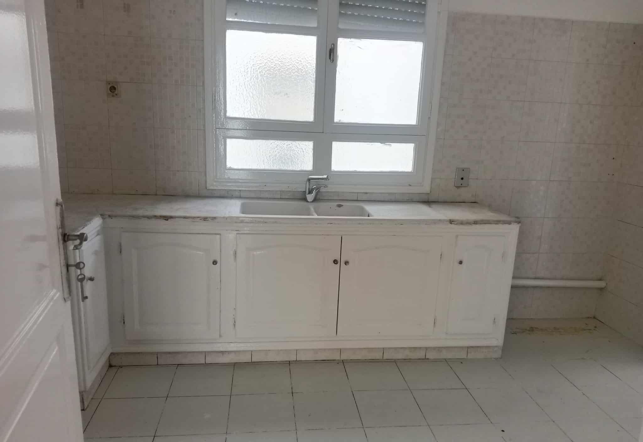 Ariana Ville Cite Ennasr 2 Location Appart. 4 pices S3  1300 habitation ou bureau