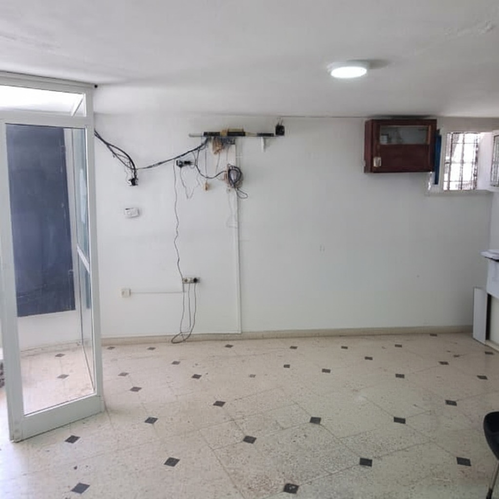 Bab Bhar Bab Bhar Bureaux & Commerces Grance libre Local commercial  le passage prs de