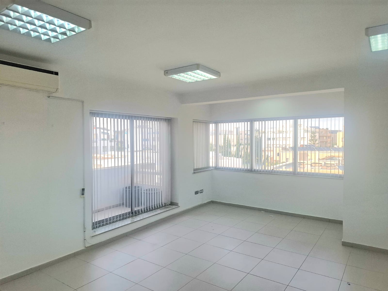 La Marsa Berge Du Lac Location Autre Luxueux bureau de 185 m2 au lac2