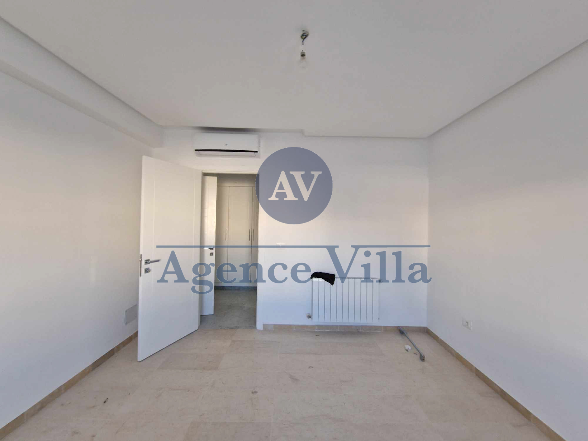 La Soukra La Soukra Location Appart. 4 pices Un grand appartement s3  la soukra