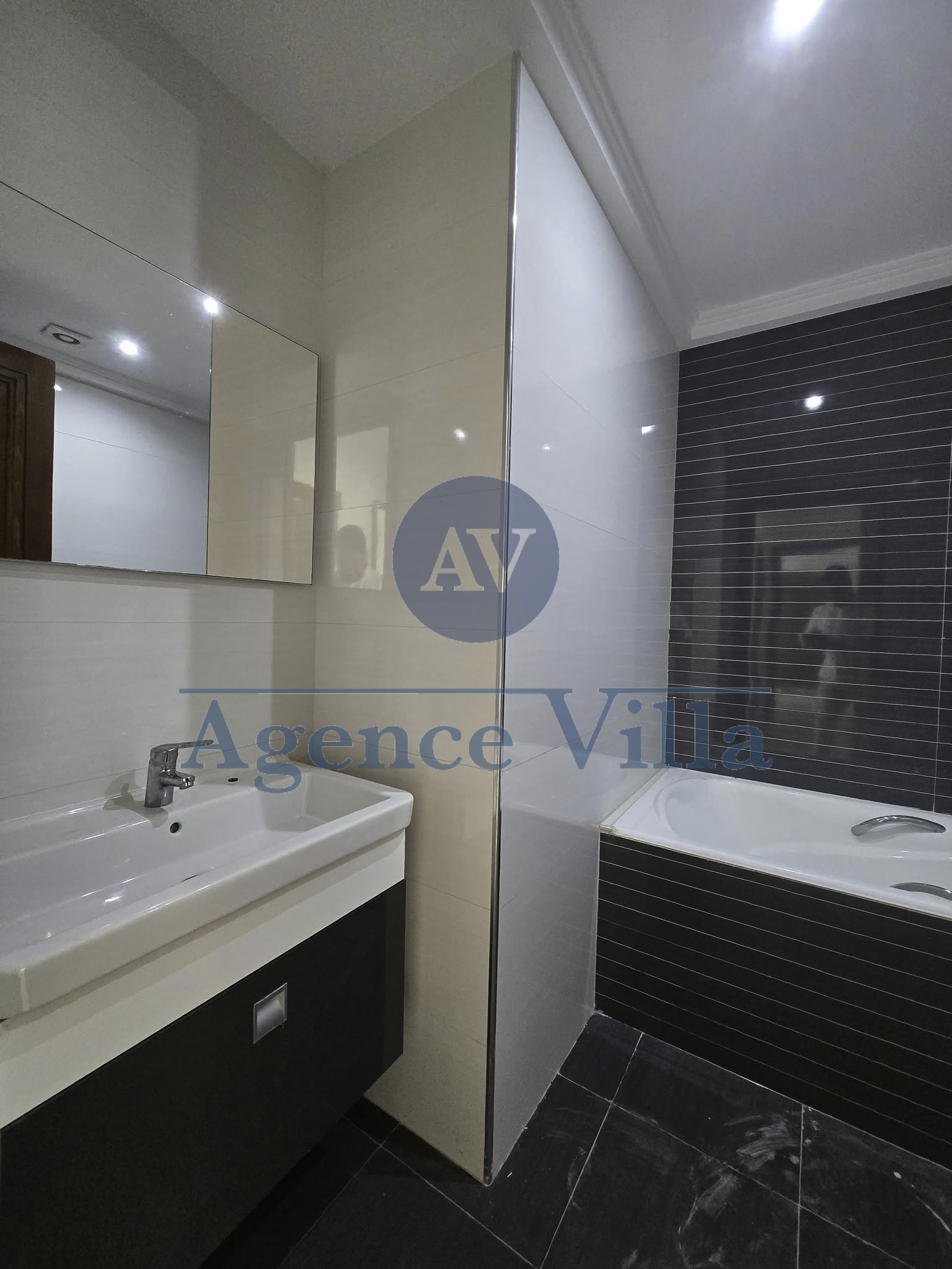 Ain Zaghouan Jardins de Carthage Location Appart. 3 pices Un appartement aux jardins de carthage