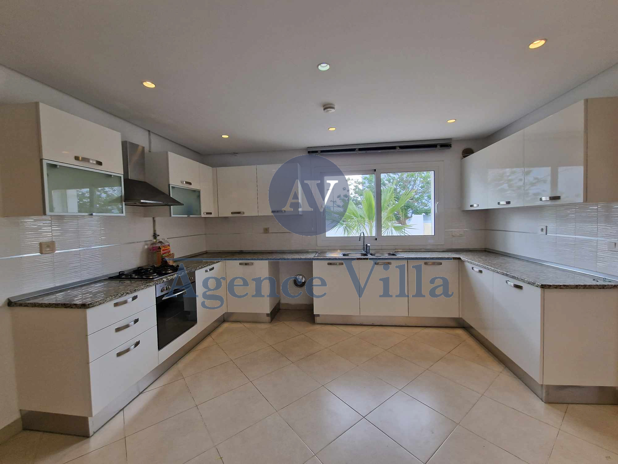 La Marsa&nbsp;Gammart&nbsp;Location&nbsp;Maisons&nbsp;Une villa s4 � gammarth avec piscine et jardin